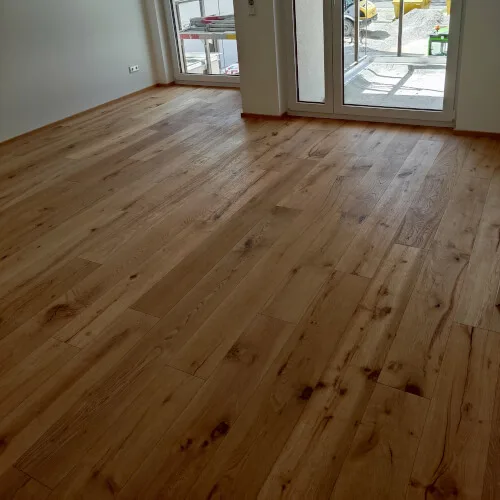 Parkettboden bei der professionellen Reinigung